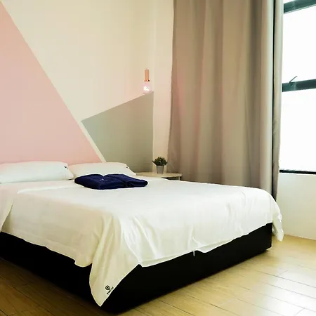 Itcc Manhattan Suites By Calvin Donggongon Exterior photo