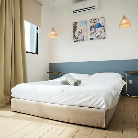 Itcc Manhattan Suites By Calvin Donggongon Exterior photo